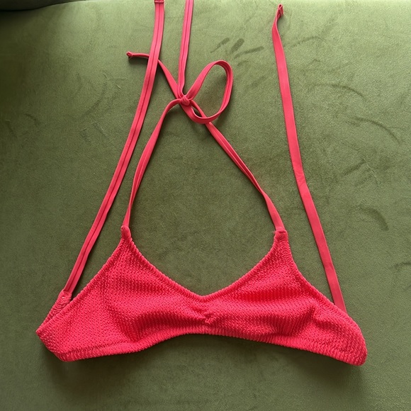 Red bikini - Picture 2 of 5